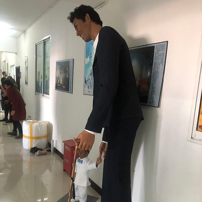 Tallest And Shortest Man 1:1 Hyper Realistic Life Size Wax Statues